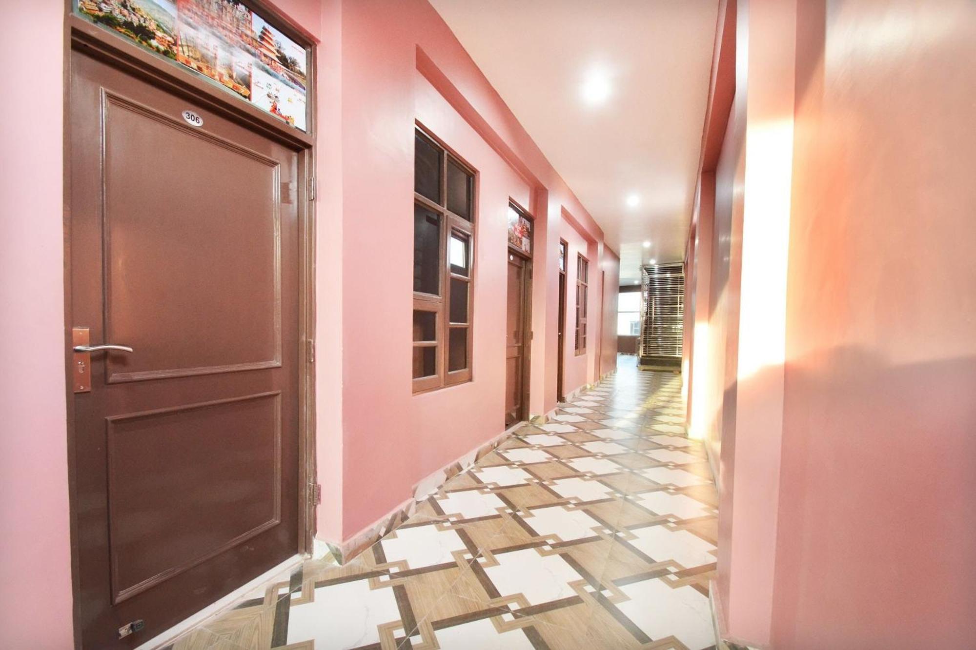 Hotel O Galaxy Nayagaon Екстериор снимка